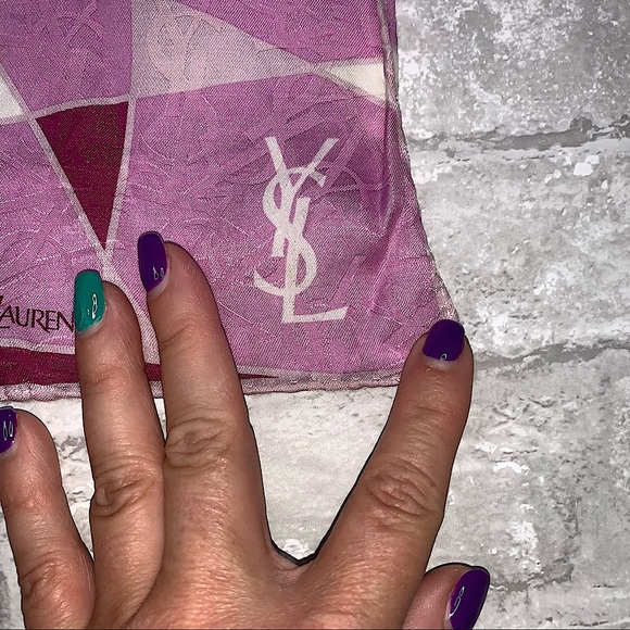 ♥𝔽ℝ𝔼𝔼 𝘄𝗶𝘁𝗵 purchase!!♥ Yves Saint Laurent 100% Silk Scarf/Wrap - Picture 4 of 11